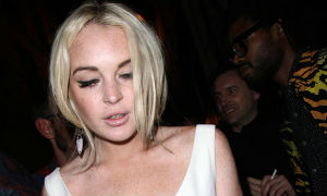 "Zoom cận mặt" Lindsay Lohan